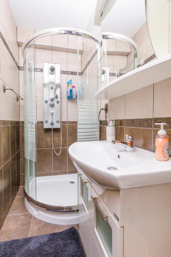 1Bd Apartment - 5 Mins To The City Centre By Flat Mаnager Plovdiv Esterno foto
